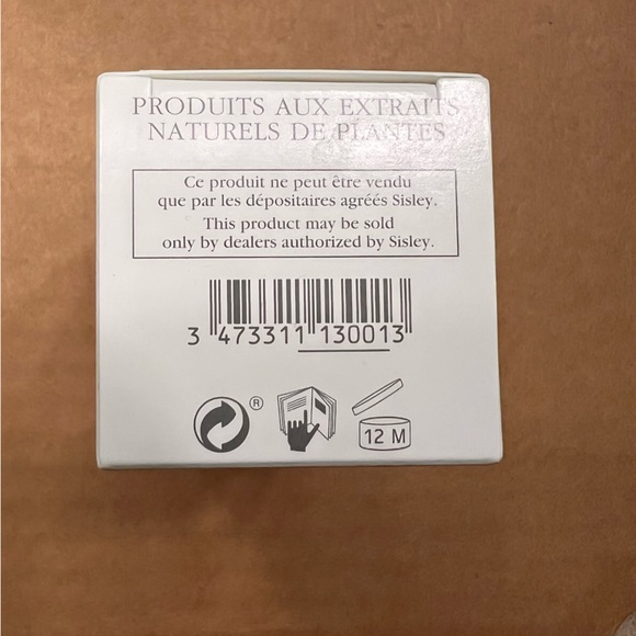 Flawless skin is here!Sisley Paris Cleansing Milk with White Lily all skin types - Picture 3 of 7